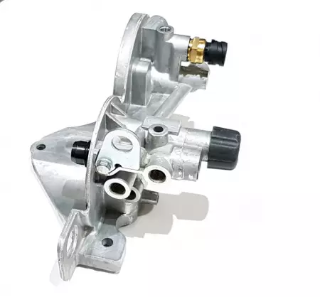 NS01-018 кронштейн топливного фильтра (21023287)